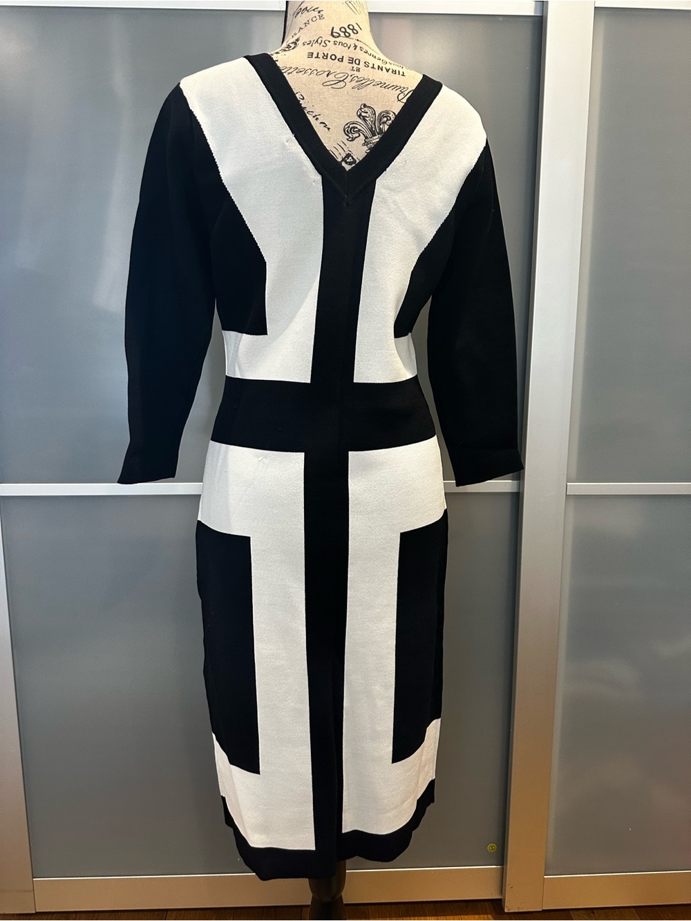 New York & Company Black and White Geometric V-Neck Midi Dress